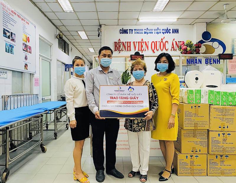Công Ty Thế Giới Giấy trao tặng các sản phẩm giấy cho bệnh viện đa khoa Quốc Ánh trong công tác phòng chống covid-19