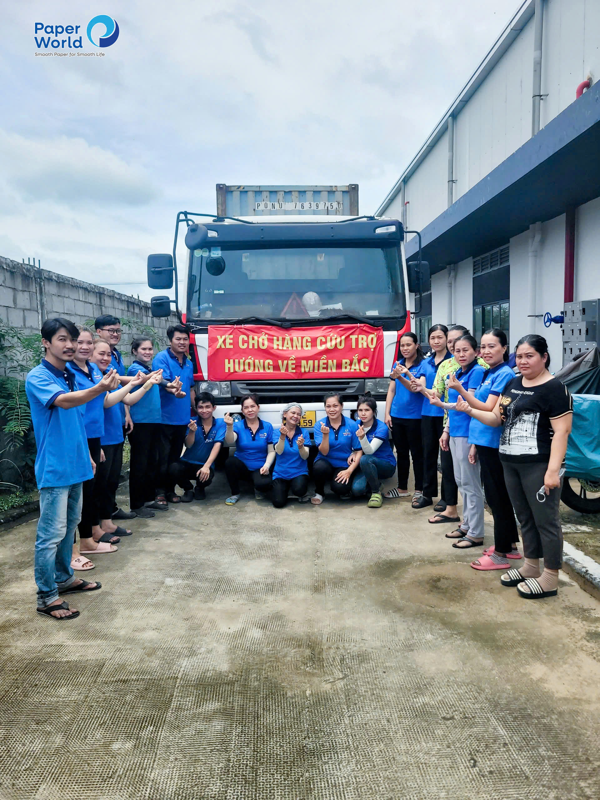 Thế Giới Giấy gửi tặng 2 container giấy đến miền Bắc